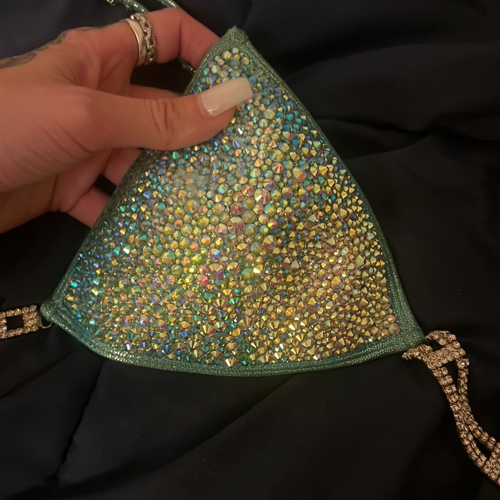 Bikini - Picture 3 of 4